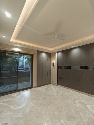 Room in 4 BHK Builder Floor at Greater Kailash ii – for Rent