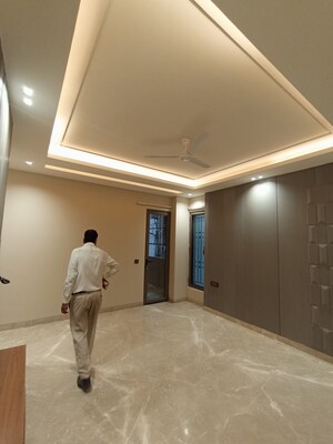 Room in 4 BHK Builder Floor at Greater Kailash ii – for Rent