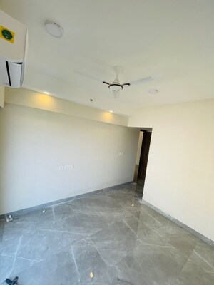 Room in 4 BHK Apartment at Hubtown The Premiere, Andheri West – for Rent