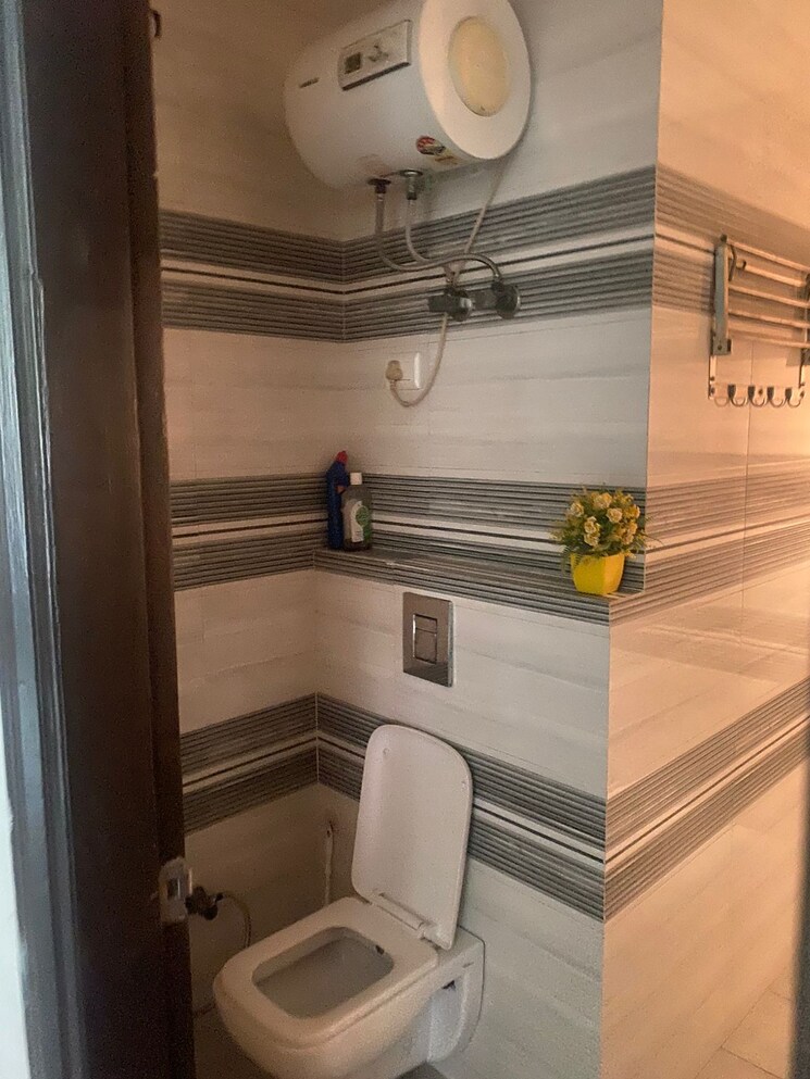 Bathroom, vipul-world-floors 3 Bedroom 1866 Sq.Ft. Builder Floor In Sector 48 Gurgaon 9287729