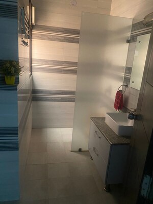 Staircase in 3 BHK Builder Floor at Vipul World Floors, Sector 48 – for Rent