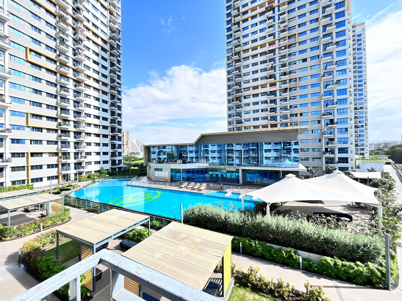 2 BHK + Extra Room Apartment For Rent in Amanora Park Town