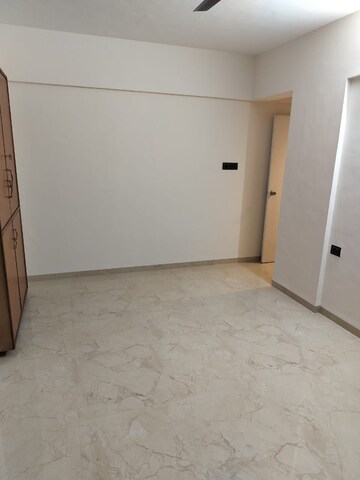 Room in 4 BHK Apartment at Lunkad Goldcoast, Viman Nagar – for Rent