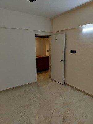 Room in 4 BHK Apartment at Lunkad Goldcoast, Viman Nagar – for Rent