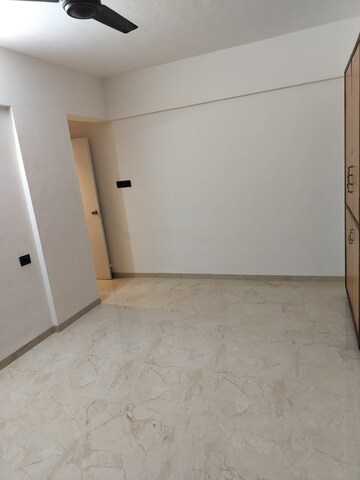 Room in 4 BHK Apartment at Lunkad Goldcoast, Viman Nagar – for Rent