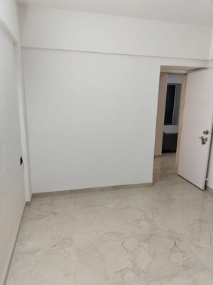 Room in 4 BHK Apartment at Lunkad Goldcoast, Viman Nagar – for Rent