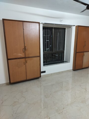 Room in 4 BHK Apartment at Lunkad Goldcoast, Viman Nagar – for Rent