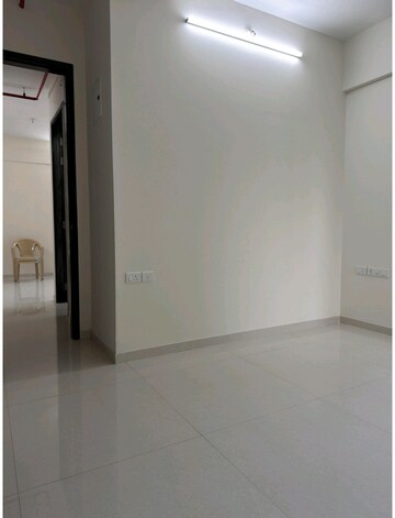 Room in 2 BHK Apartment at Sheth Zuri, Laxmi Nagar – for Rent