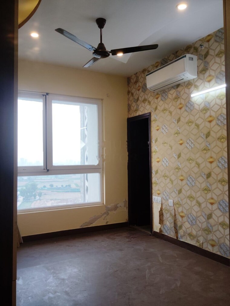 Room, tata-gurgaon-gateway 2 Bedroom 1500 Sq.Ft. Apartment In Sector 112 Gurgaon 9287780