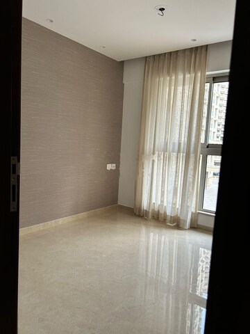 Room in 1 BHK Apartment at Hiranandani Regent Hill, Powai – for Sale