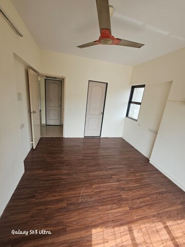 Room in 2.5 BHK Apartment at Acme Amartaru, Andheri East – for Rent