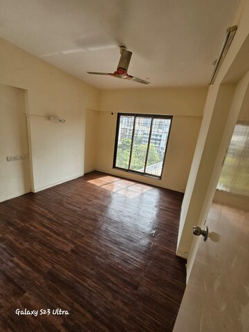 Room in 2.5 BHK Apartment at Acme Amartaru, Andheri East – for Rent