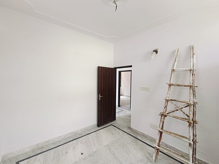 Room, green fields colony 2 Bedroom 1000 Sq.Ft. Builder Floor In Green Fields Colony Faridabad 9287855