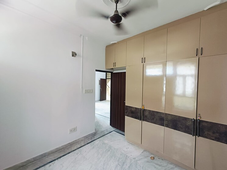 Room, green fields colony 2 Bedroom 1000 Sq.Ft. Builder Floor In Green Fields Colony Faridabad 9287855