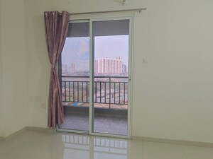 Room in 2 BHK Apartment at Kohinoor Zen Estate, Kharadi – for Rent
