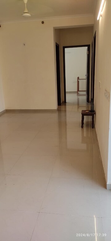 Room in 2 BHK Apartment at Alaknanda Apartment Gomti Nagar, Gomti Nagar – for Rent