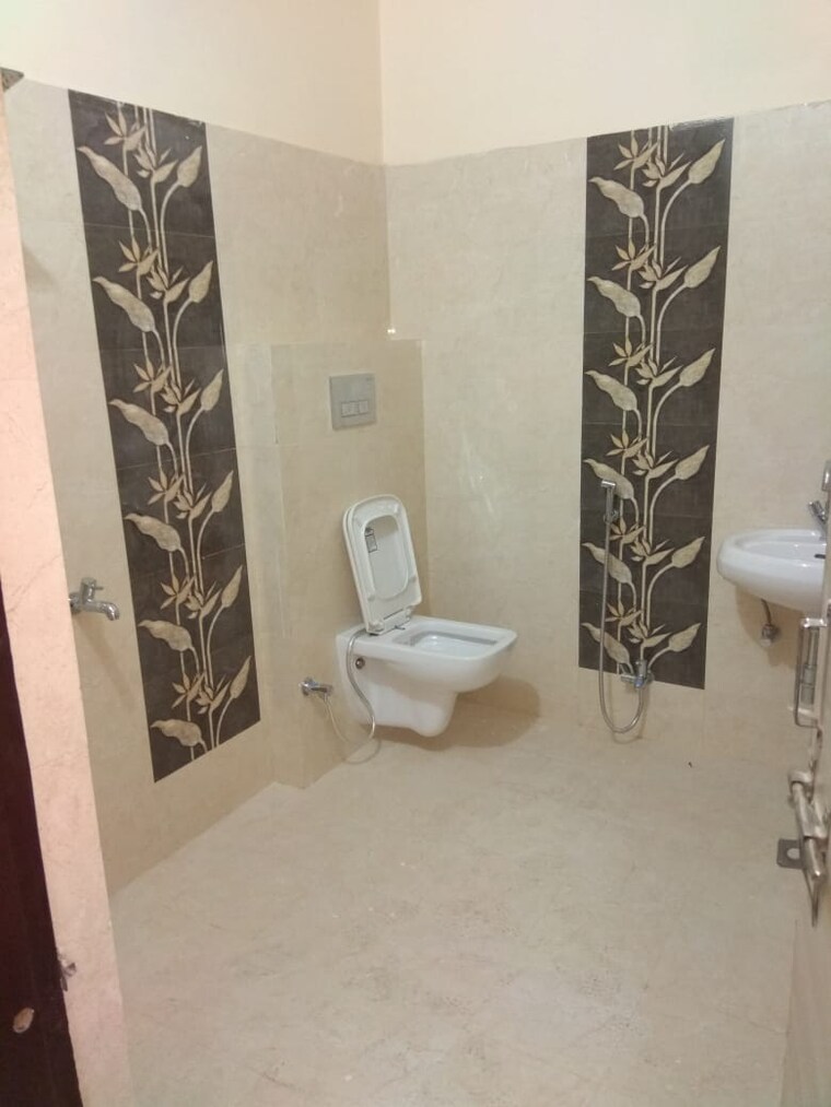 Bathroom, alaknanda-apartment-gomti-nagar 2 Bedroom 1120 Sq.Ft. Apartment In Gomti Nagar Lucknow 9287937