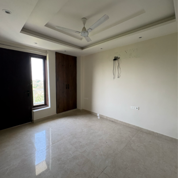 Room in 3 BHK Builder Floor at Sector 81 – for Rent