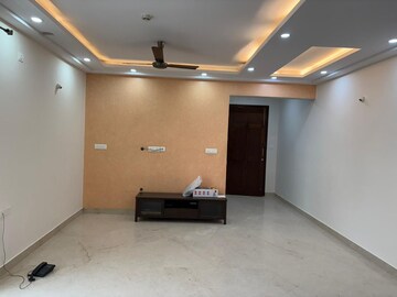 Room in 3.5 BHK Apartment at Prestige Misty Waters, Hebbal – for Rent