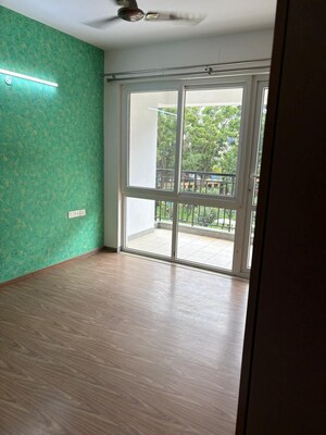 Room in 3.5 BHK Apartment at Prestige Misty Waters, Hebbal – for Rent