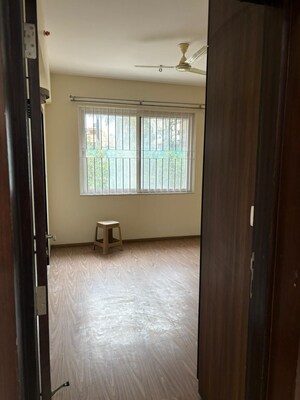 Room in 3.5 BHK Apartment at Prestige Misty Waters, Hebbal – for Rent