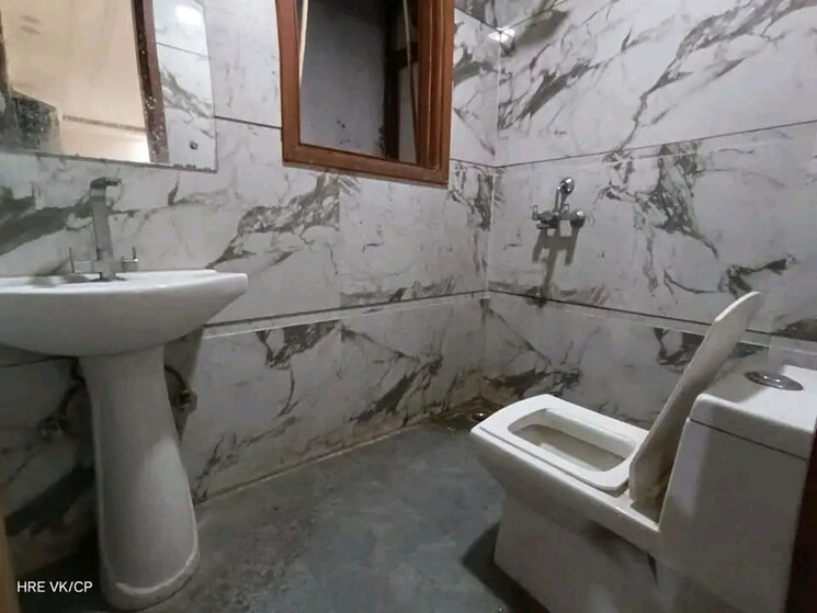Bathroom, chattarpur 2 Bedroom 1000 Sq.Ft. Builder Floor In Chattarpur Delhi 9288043