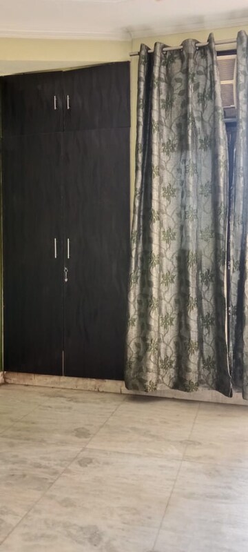 Room in 2 BHK Apartment at Saket – for Rent
