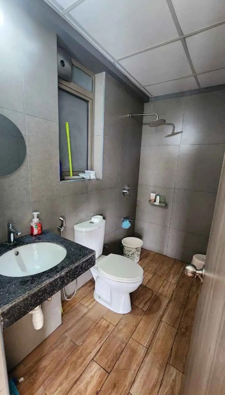 Bathroom, kalpataru-paramount 2 Bedroom 900 Sq.Ft. Apartment In Kapur Bawdi Thane 9288063