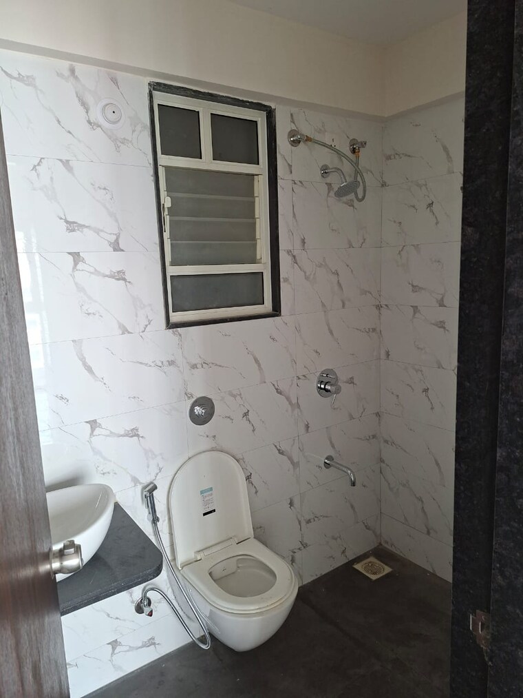Bathroom, basil-mondale 2 Bedroom 751 Sq.Ft. Apartment In Mundhwa Pune 9288137