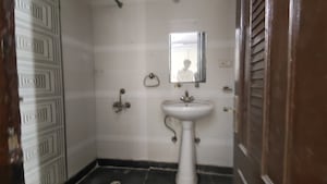 Bathroom in 3 BHK Builder Floor at Palm Residency Chhatarpur, Chattarpur – for Rent