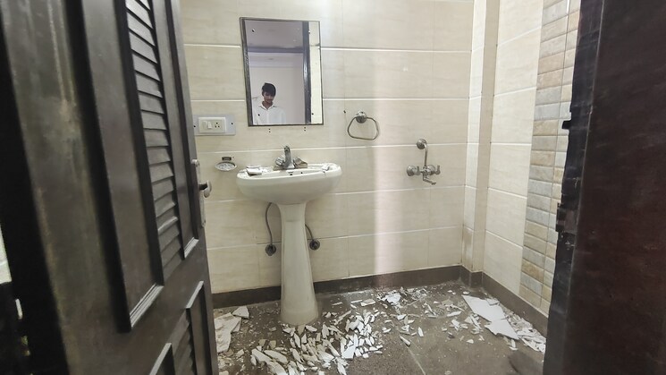 Bathroom, palm-residency-chhatarpur 3 Bedroom 1280 Sq.Ft. Builder Floor In Chattarpur Delhi 9288146