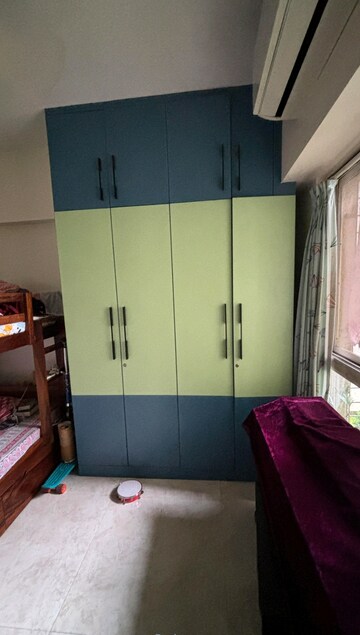 Room in 2 BHK Apartment at Lodha Amara, Kolshet Road – for Rent