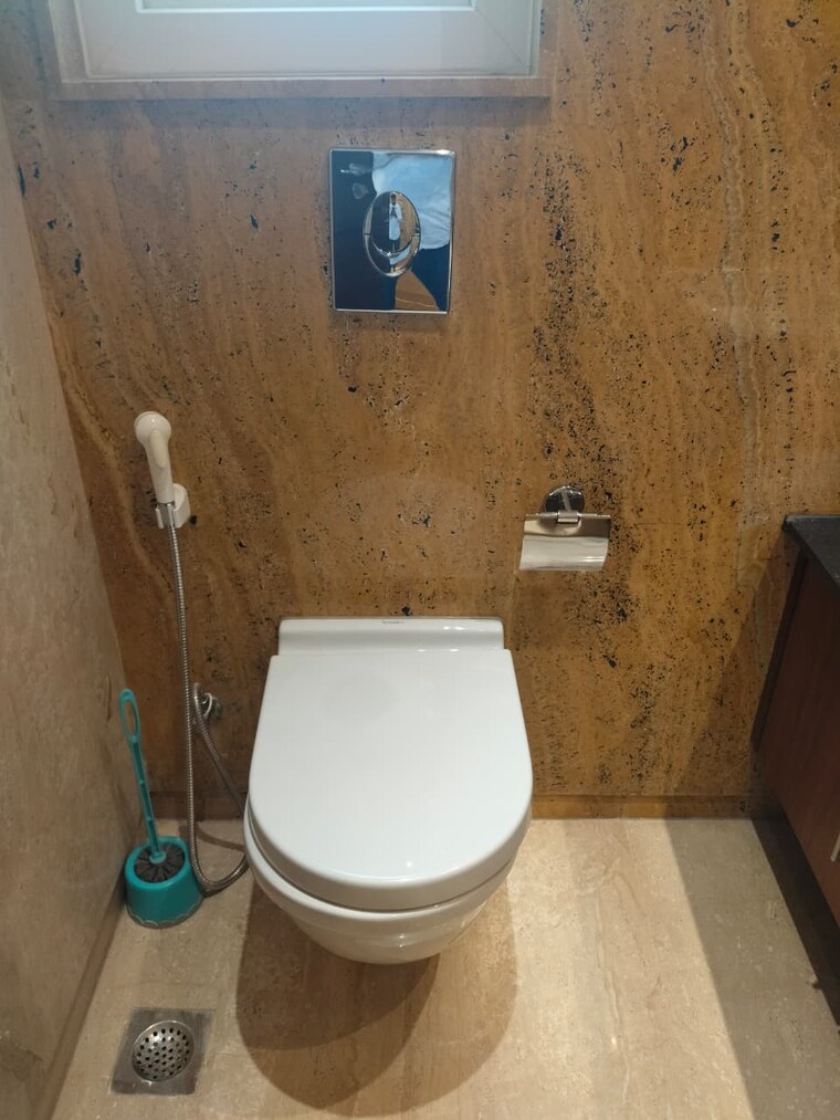 Bathroom, hauz khas 3 Bedroom 1100 Sq.Ft. Builder Floor In Hauz Khas Delhi 9288235