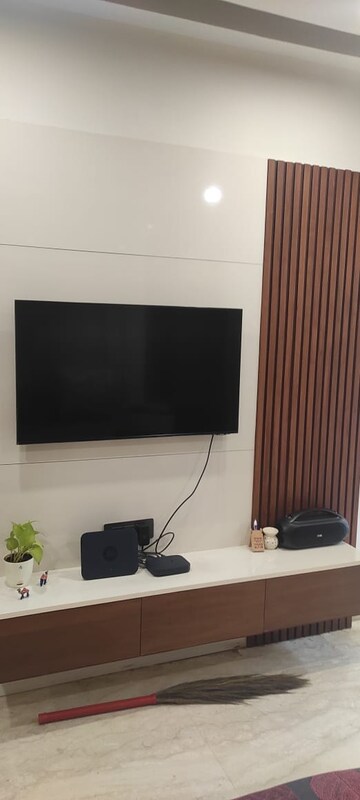 Team Area in 3 BHK Builder Floor at Hauz Khas – for Sale