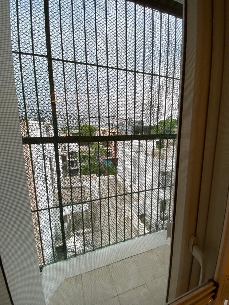 Balcony, hauz khas 3 Bedroom 1100 Sq.Ft. Builder Floor In Hauz Khas Delhi 9288235