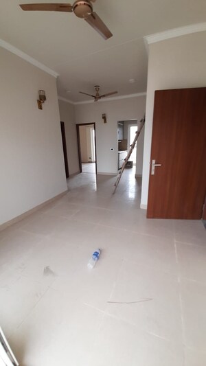 Room in 2.5 BHK Apartment at Central Park Flower Valley, Sohna Sector 33 – for Sale