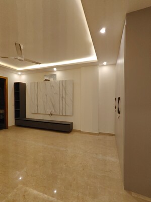 Room in 3 BHK Builder Floor at Hamlin Apartment, Sector 43 – for Rent