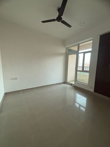 Room in 2.5 BHK Apartment at Gaur City 2 - 16th Avenue, Sector 16c Greater Noida – for Sale