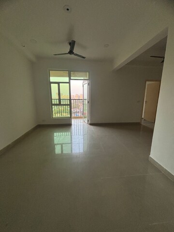 Room in 2.5 BHK Apartment at Gaur City 2 - 16th Avenue, Sector 16c Greater Noida – for Sale