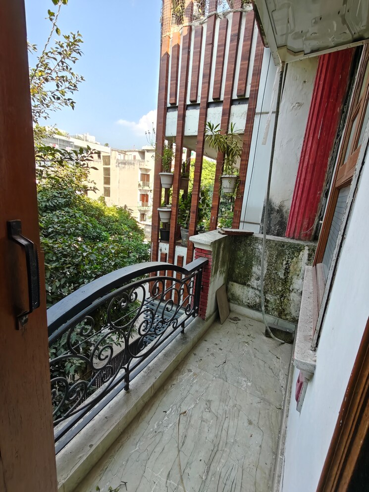 Balcony, gupta-awas 3.5 Bedroom 2250 Sq.Ft. Apartment In Sector 43 Gurgaon 9288287