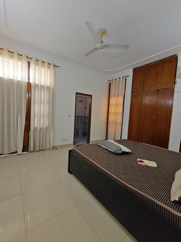 Bedroom in 3.5 BHK Apartment at Gupta Awas, Sector 43 – for Rent