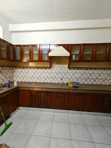 Kitchen in 3.5 BHK Apartment at Gupta Awas, Sector 43 – for Rent