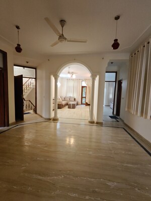 Building Lobby in 3.5 BHK Apartment at Gupta Awas, Sector 43 – for Rent