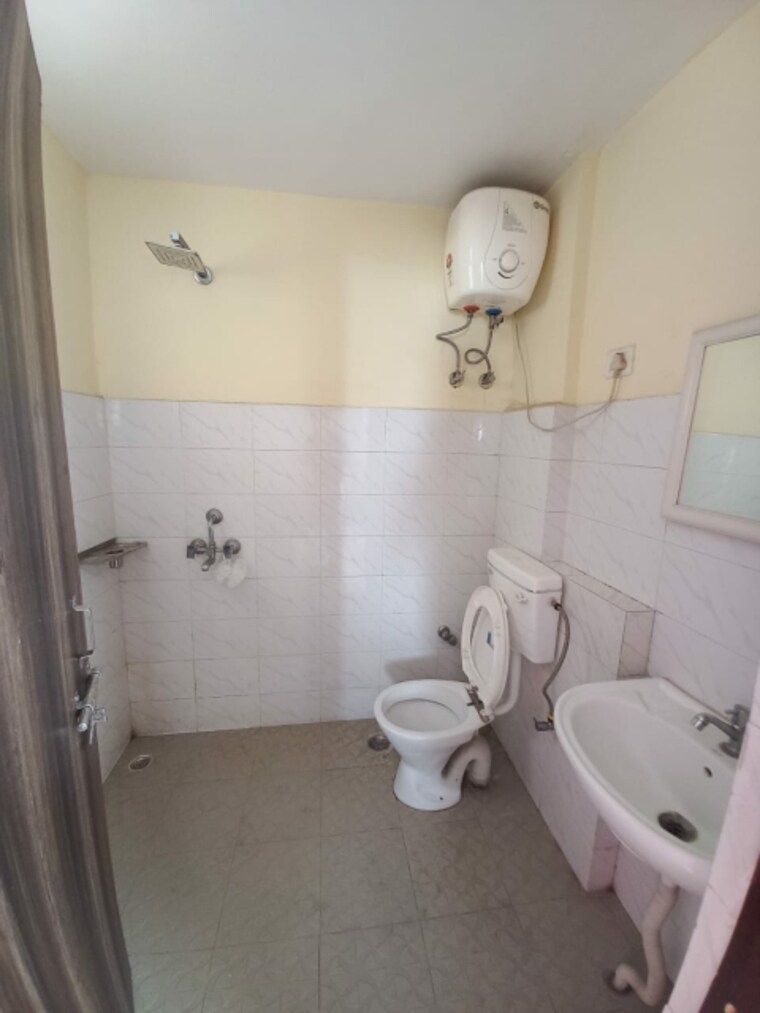 Bathroom, ninex-rmg-residency 2 Bedroom 700 Sq.Ft. Apartment In Sector 37c Gurgaon 9288301