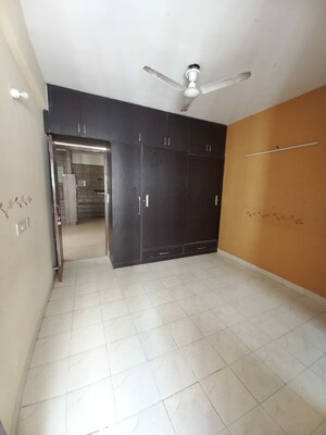 Room in 2 BHK Apartment at Ninex RMG Residency, Sector 37c – for Rent