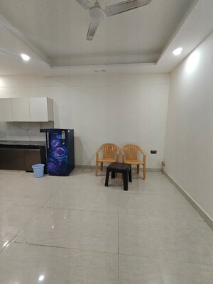 Living Room in 3.5 BHK Apartment at Ardee Mall, Sector 52 – for Rent