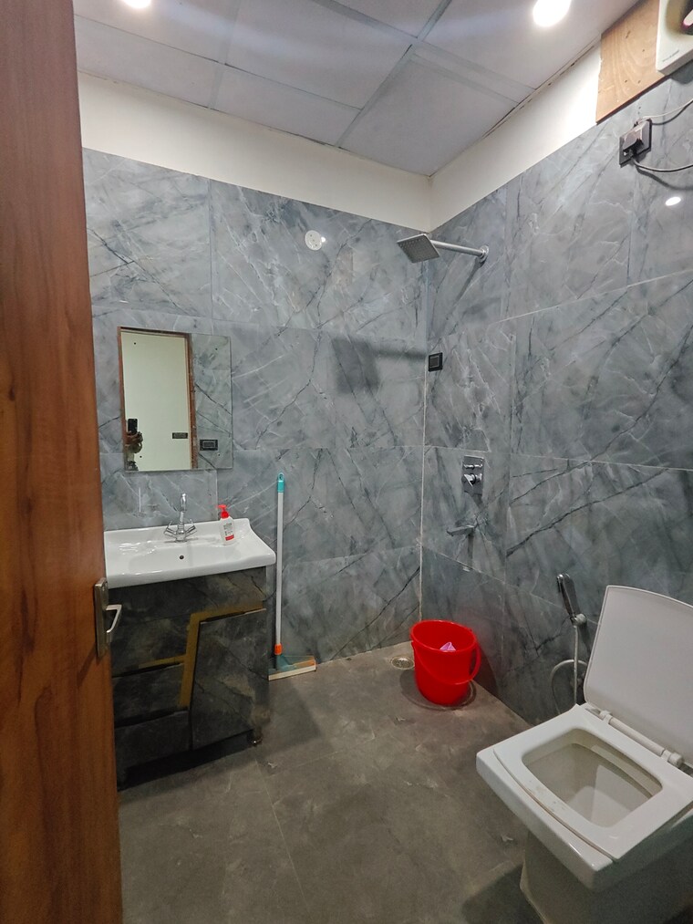 Bathroom, ardee-mall 3.5 Bedroom 2150 Sq.Ft. Apartment In Sector 52 Gurgaon 9288306