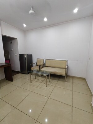 Living Room in 3.5 BHK Apartment at Ardee Mall, Sector 52 – for Rent