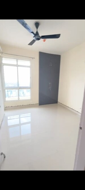 2 BHK Apartment For Rent in Jaypee Kensington Boulevard, Sector 131
