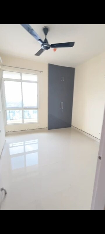2 BHK Apartment For Rent in Jaypee Kensington Boulevard, Sector 131